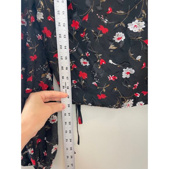 Lulus Feminine Romantic Holiday Wrapped in Blooms Floral Balloon Sleeve Top‎ M - Picture 13 of 13